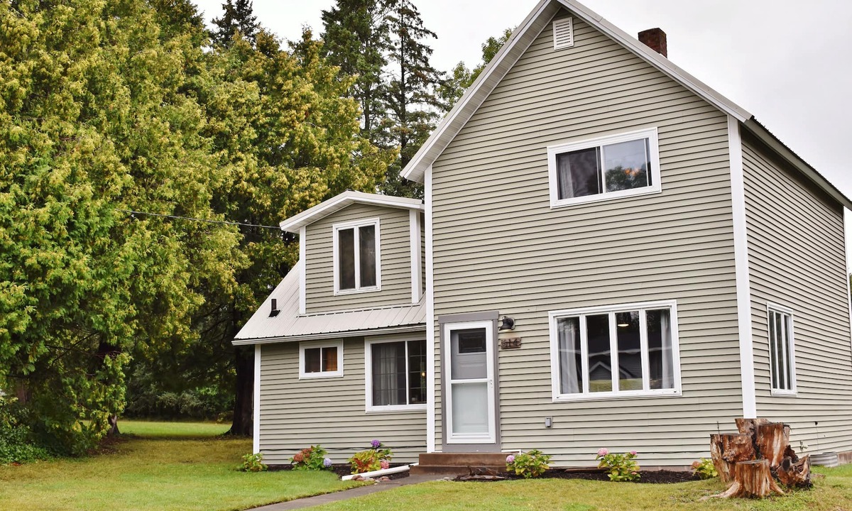 Washburn House | Driftwood Cottage: Your Gateway to Lake Superior & Apostle Islands