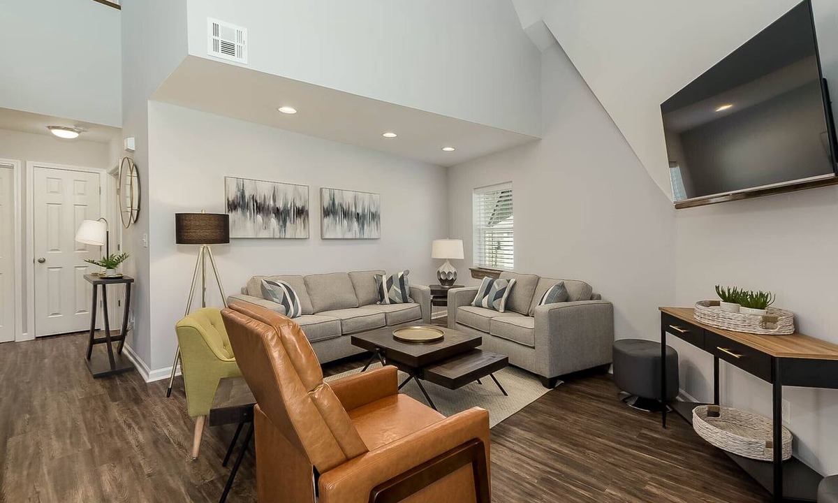 Tuscaloosa House | Dynasty Dome 903 - Book for Football Season!
