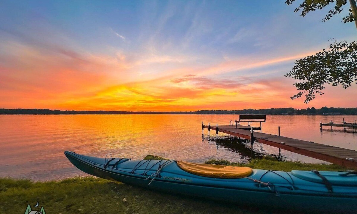 Phillips House | Edgewater Retreat on Beautiful Soo Lake!