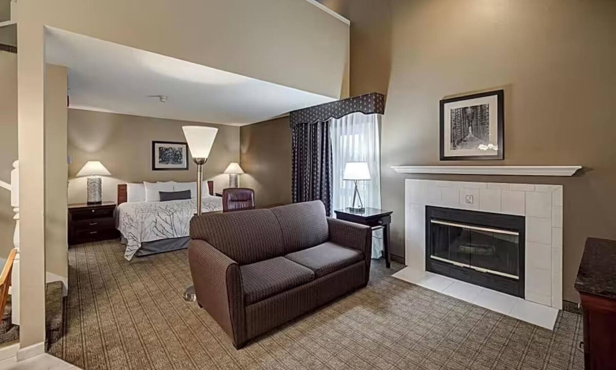 Urbana Hotel | Enjoy Privacy in Spacious Urbana Unit with Loft - Breakfast Included