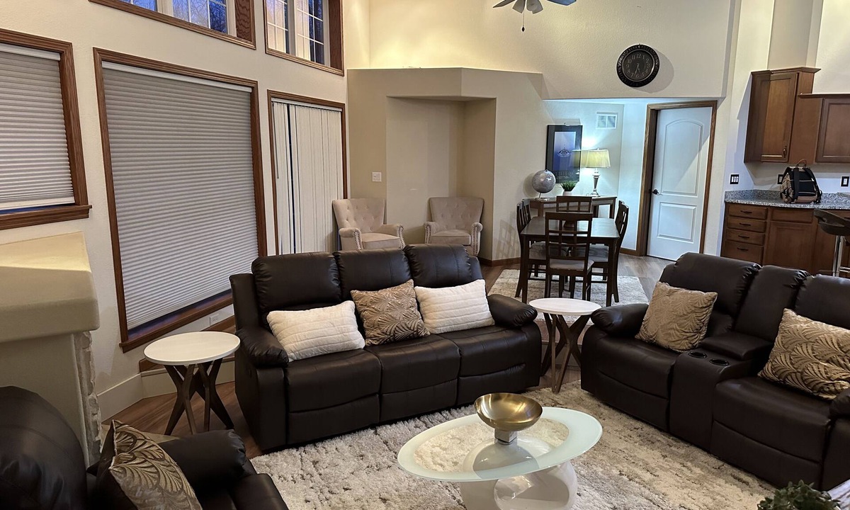 Colgate House | Enjoy your stay at JS-Lodge, where Serenity breeds bonding