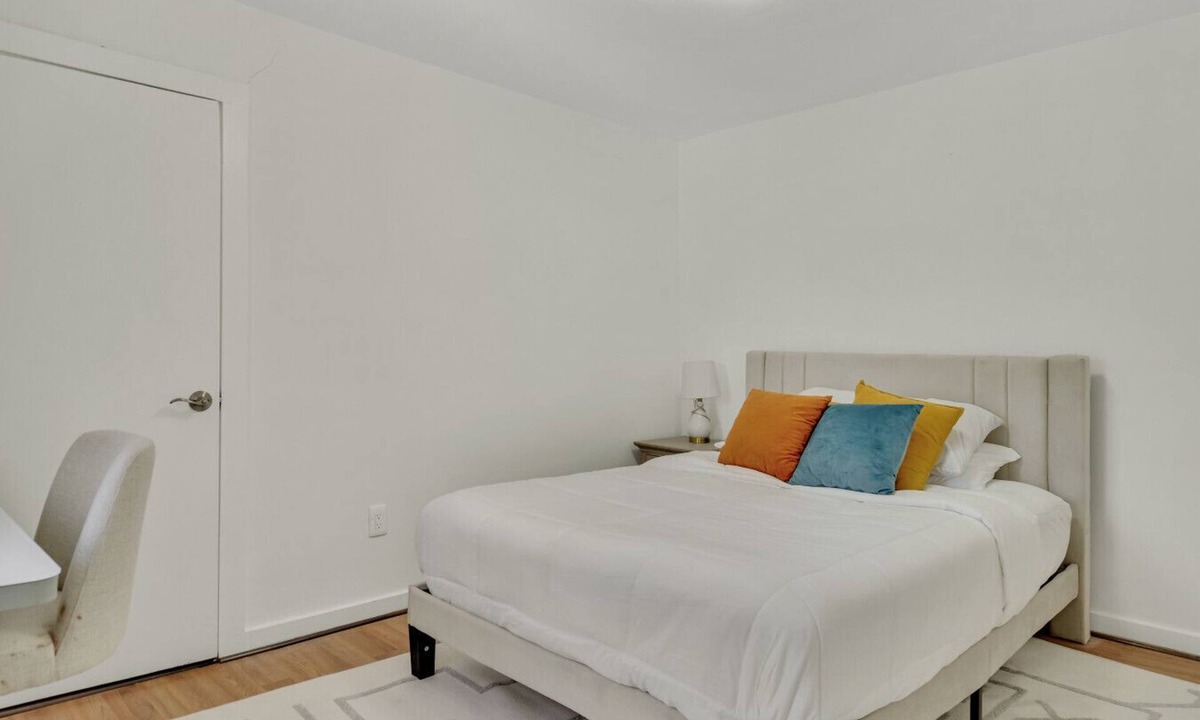 North Cambridge Apartment | Entire two level, 3 bedrooms plus office/4th bedroom, two full bathrooms, sleep 6