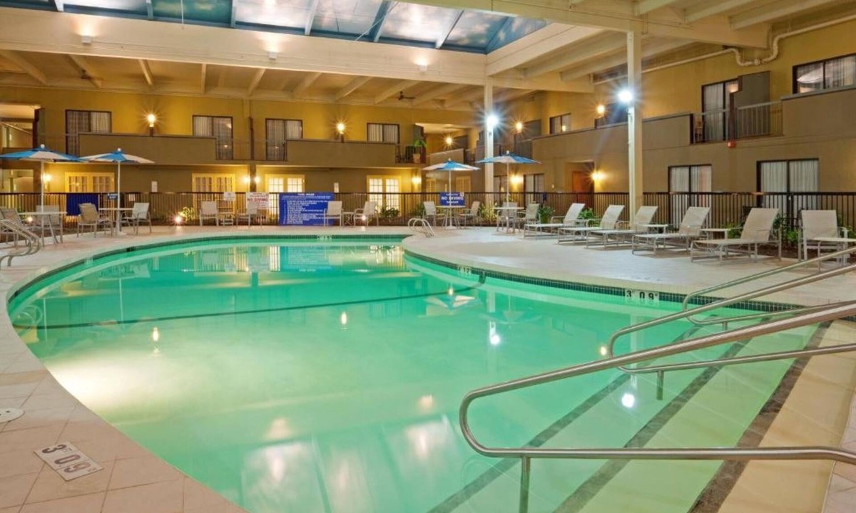 Mansfield Hotel | enVision Hotel & Conference Center Mansfield-Foxboro