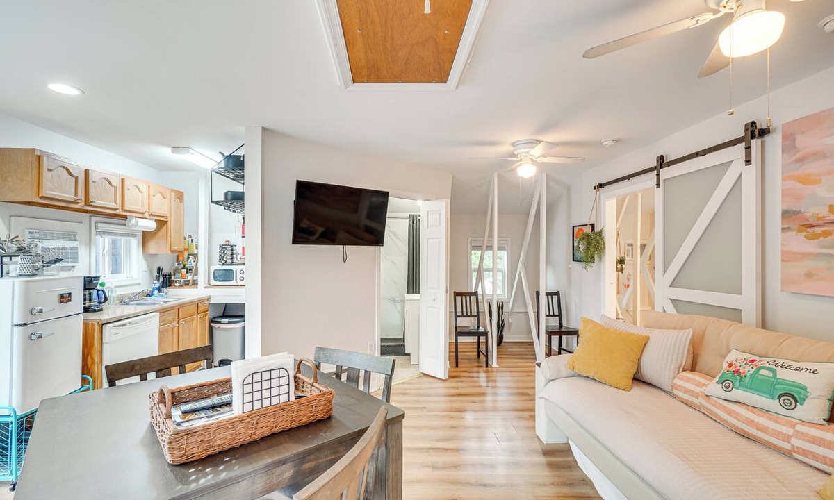Brunswick Apartment | Epic Brunswick Apartment with Deck!