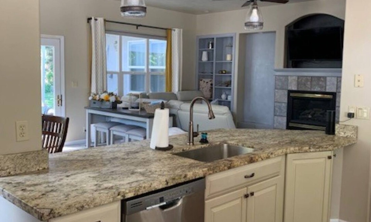 Reno House | Executive Home- All Inclusive high end, fully furnished with amenities.