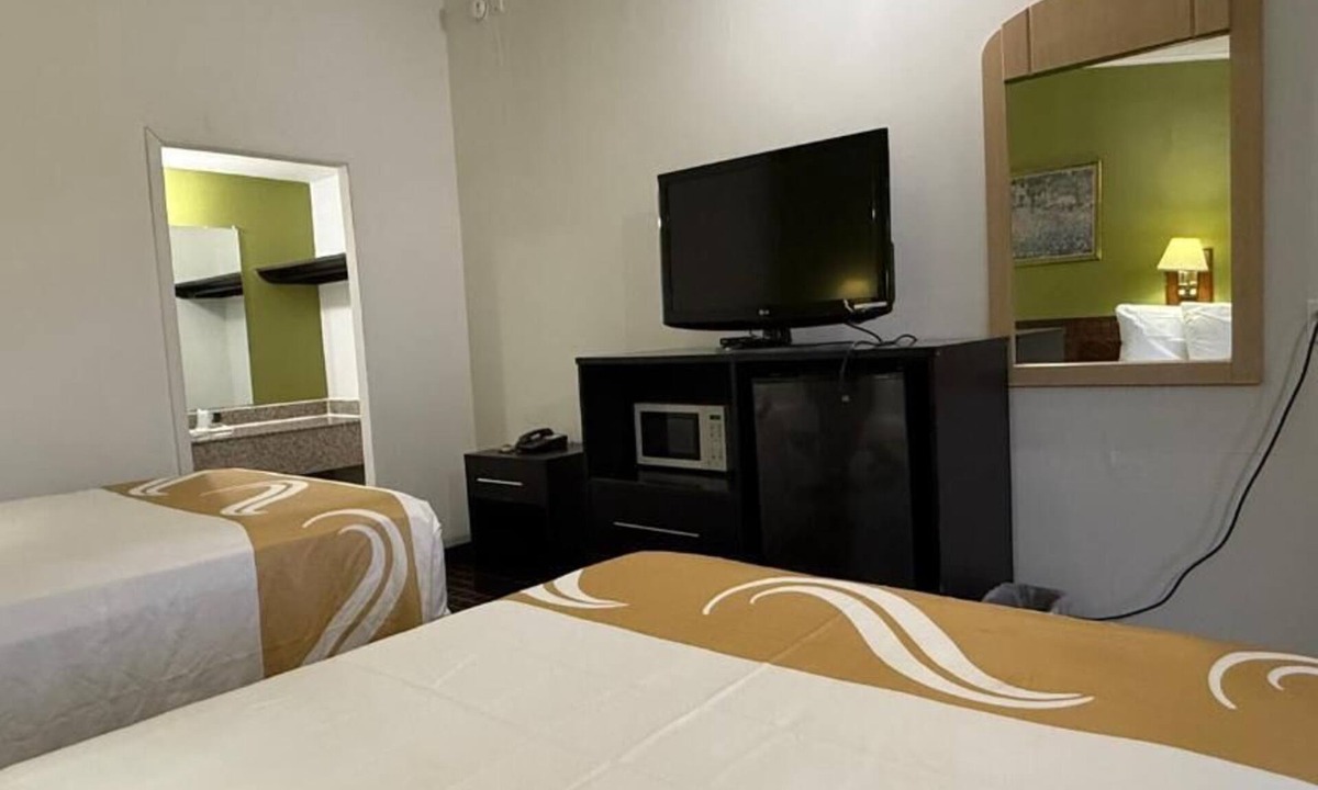 Warner Robins Hotel | Executive Inn
