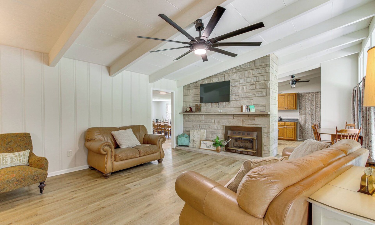 Florence House | Expansive Family Home: 6 Mi to Dtwn Florence!