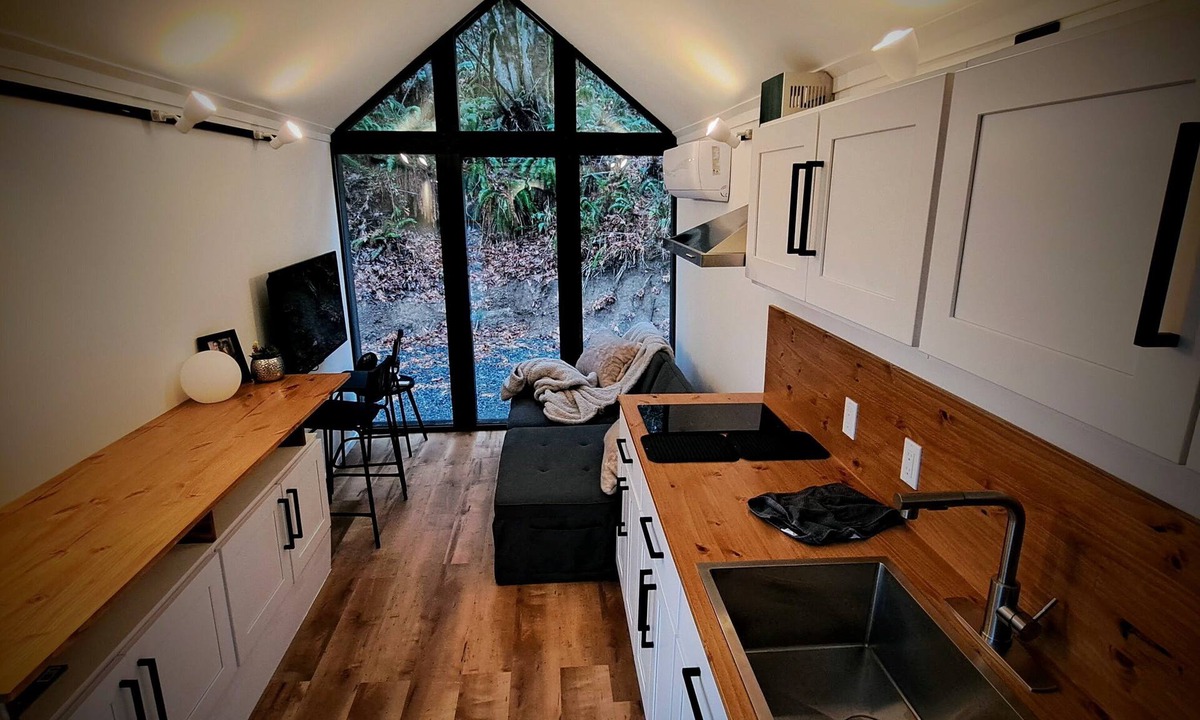 Longview Cottage | Experience "Big Living" in a Modern Tiny House - Central PNW Location
