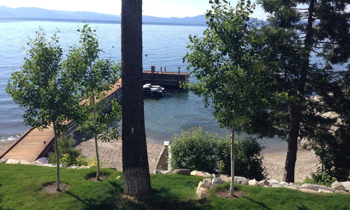 Lincoln Park House | Exquisite lake house! Private Beach, Boat Dock, Lake, Skiing, Casinos, Views!