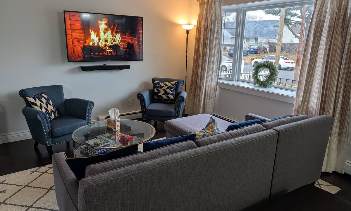 North Babylon House | Family-Friendly 4BR - Near Parks, Golf & Beaches