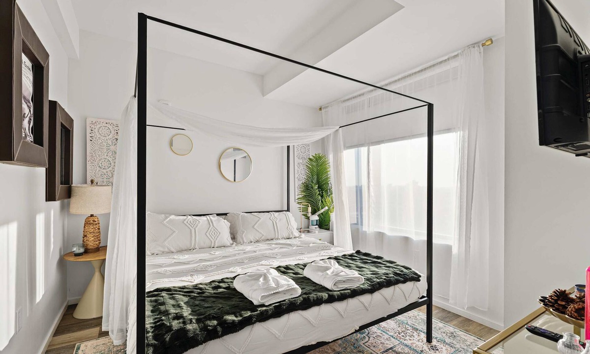 Shawmut Apartment | Family Fun in Boston: Rooftop Pool & City Views