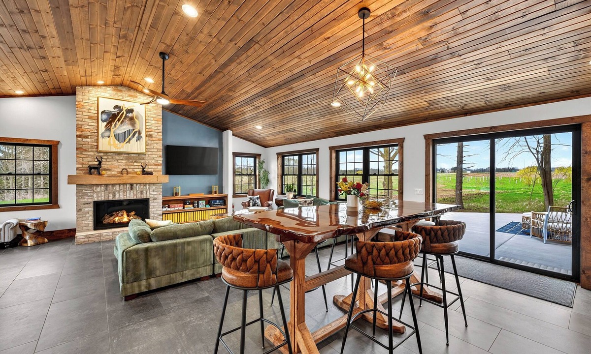 Oostburg House | Farmhouse at Blue Barn on the Green