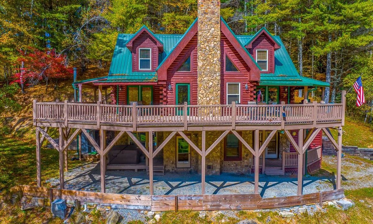 Grassy Creek Cabin | Fish, Soak, Play | River Song Retreat | Bring the Dogs!