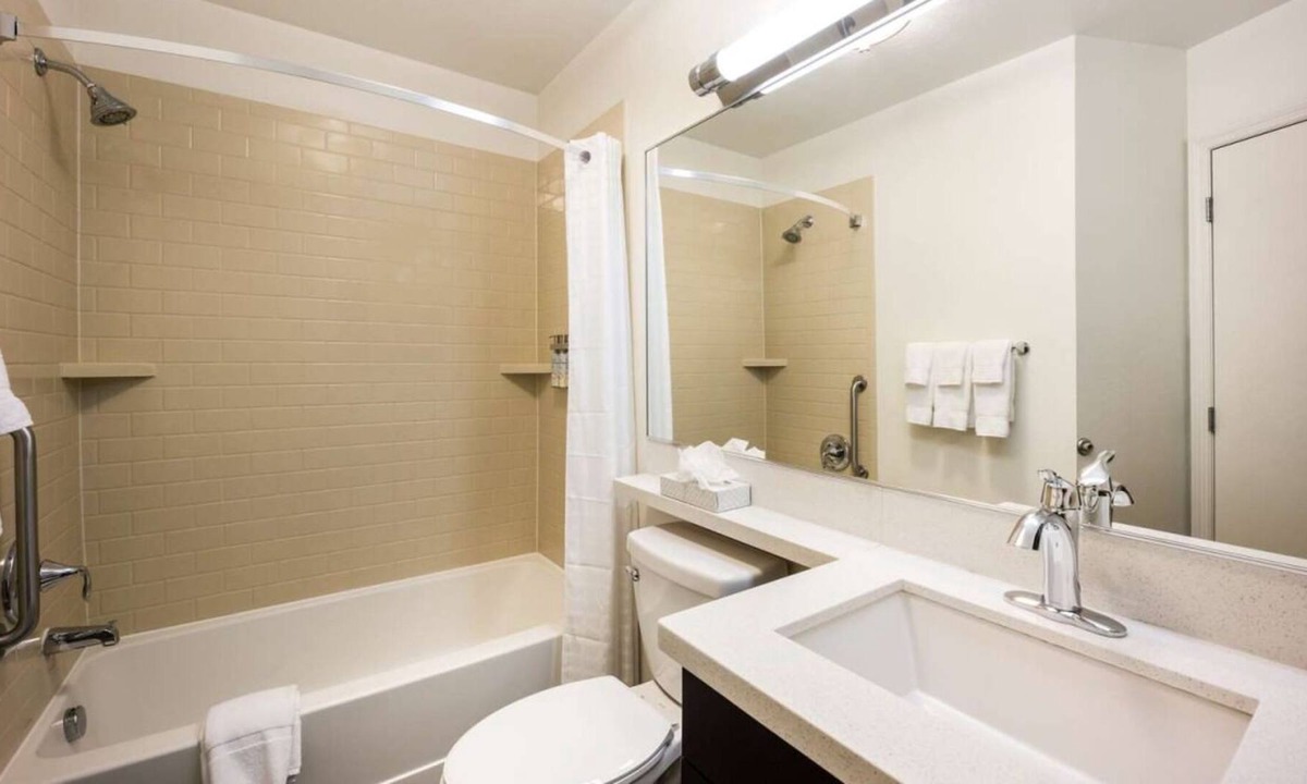 Irvine Industrial Complex-East House | Four Convenient 1BR Suites, Kitchen, Pets Allowed, Near Big Air Trampoline Park!