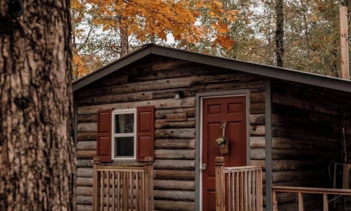 Albertville Cabin | Fox’s Den Cute lil Cozy stay with a hot tub for relaxing