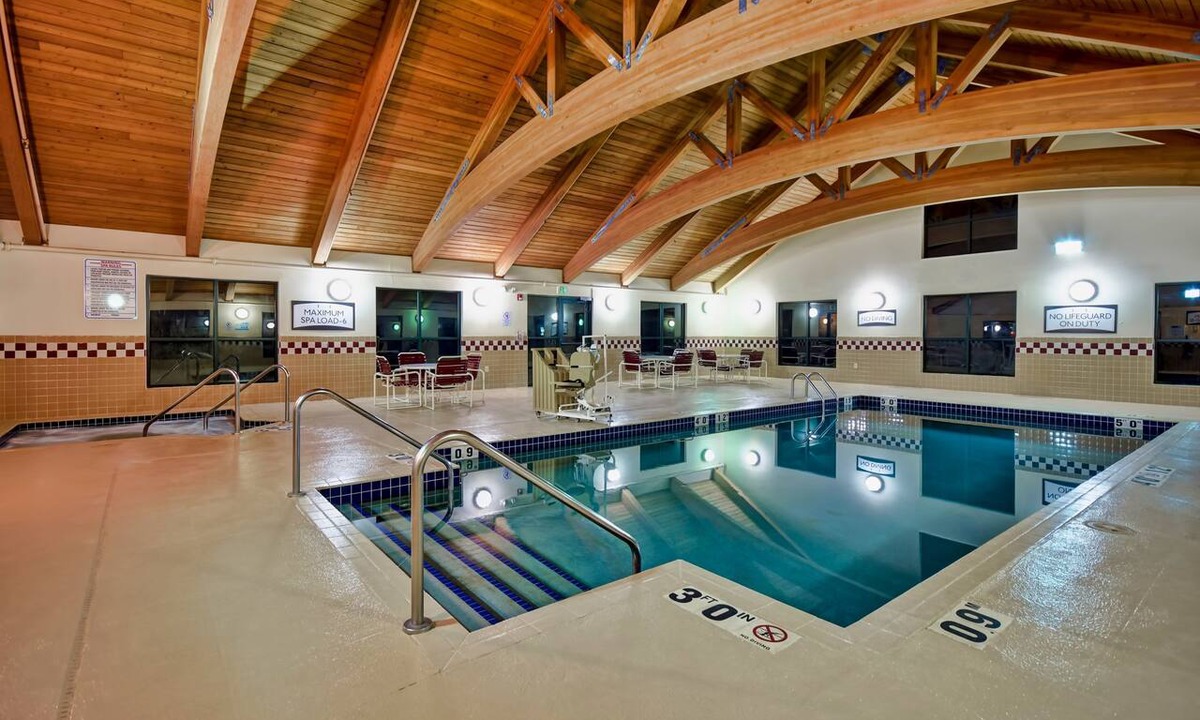 Middleton Condo | Free Breakfast. Pool and Hot Tub. Downtown Area