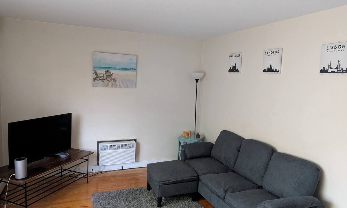 Lower East Side Apartment | Free Parking 1 BR near Downtown & Brady St