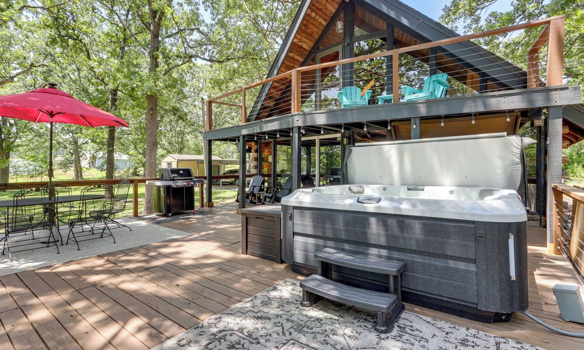 Fairland Cottage | Furnished Deck + Lake Access: Fairland Log Cabin