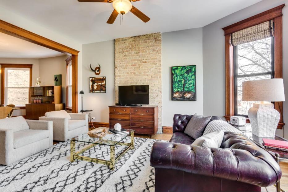 Logan Square Apartment | Garage Parking - Vintage Charm - and a Fabulous Location! Easily Enjoy the Best of Chicago!