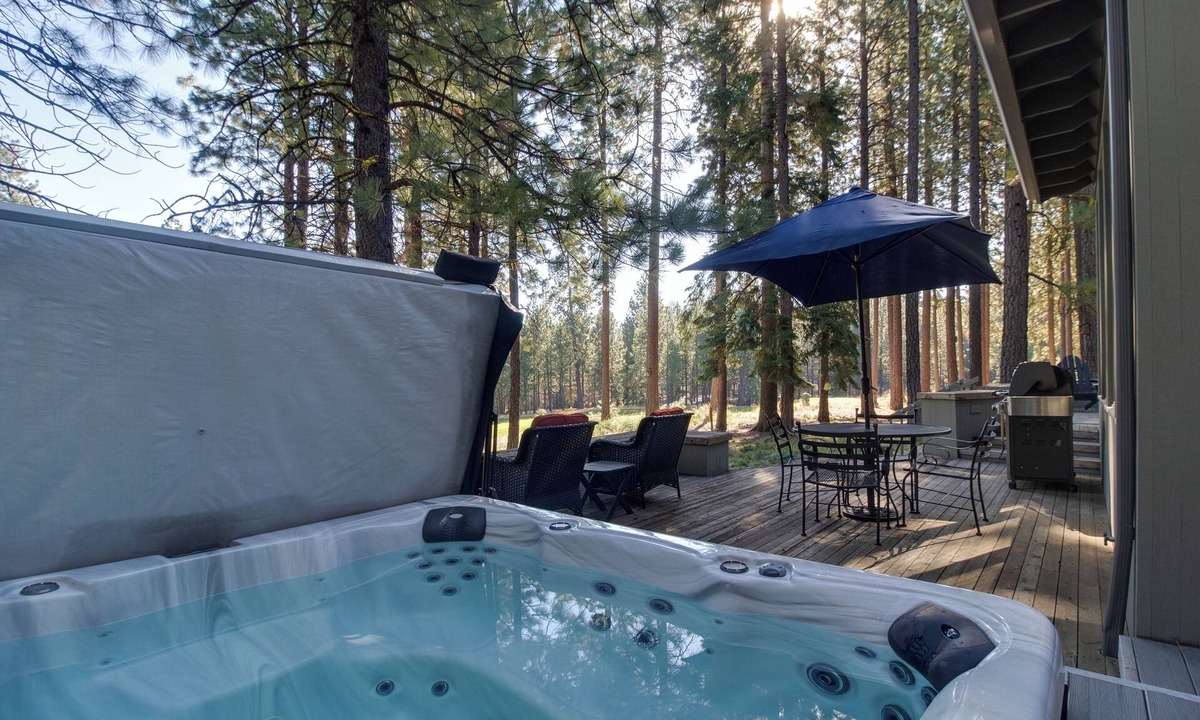 Black Butte Ranch House | Glaze Meadow Fairway Home | Sleeps 10 + Hot Tub