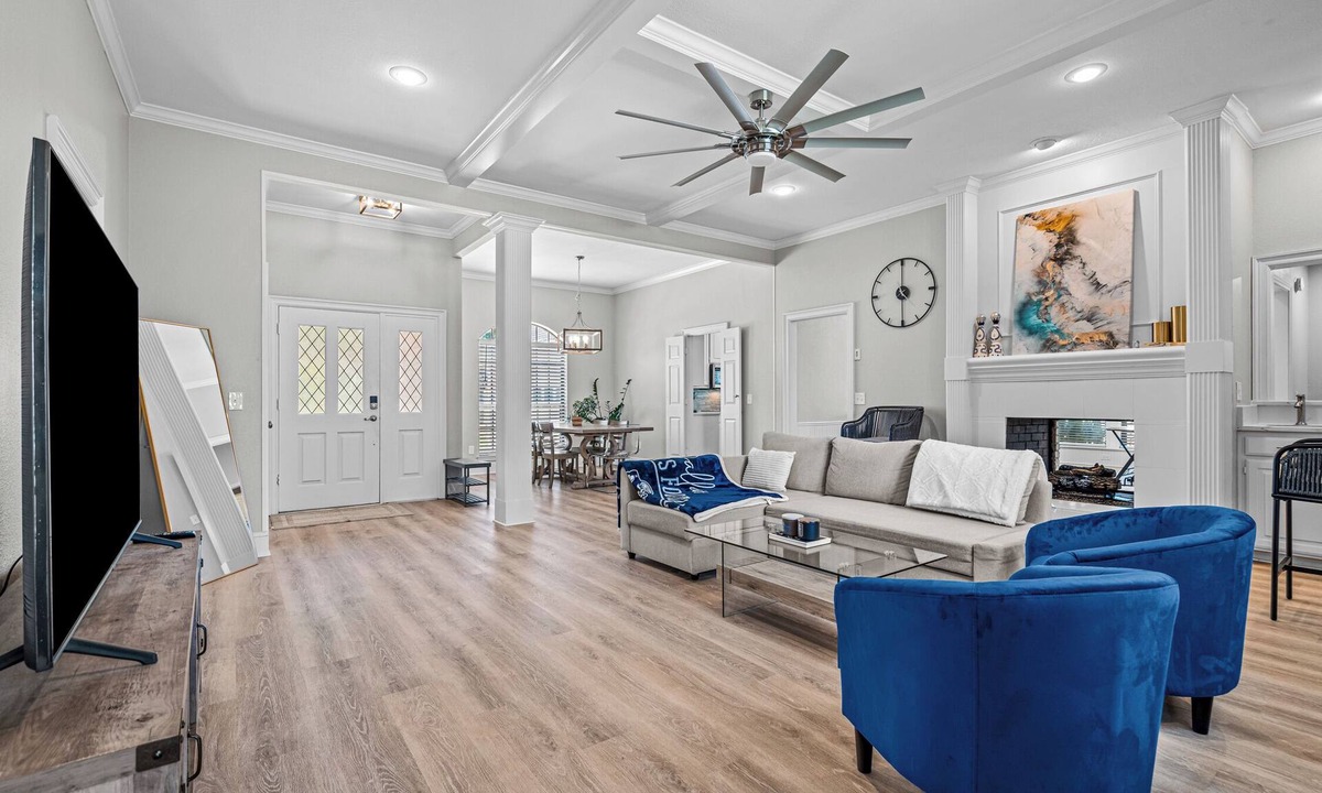 Garland House | Golf Course View Spacious 4-bedroom house near George Bush Highway
