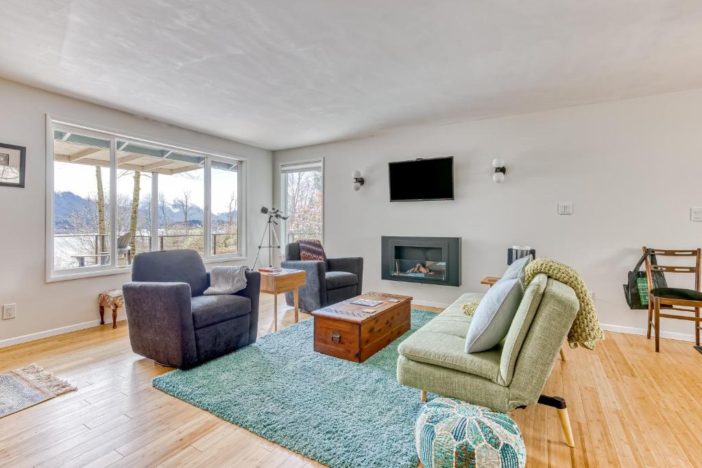 Stevenson House | Gorge View
