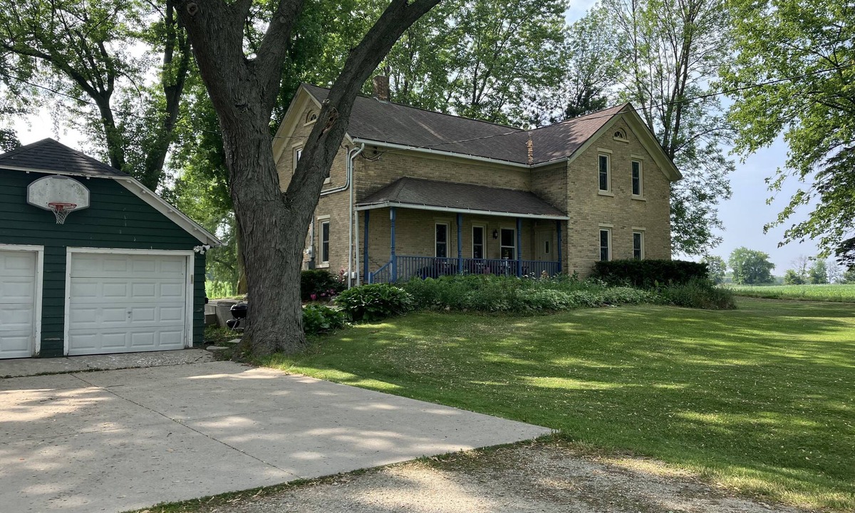 Tisch Mills House | Gorgeous 1890 Remodeled Farmette on 4 acres