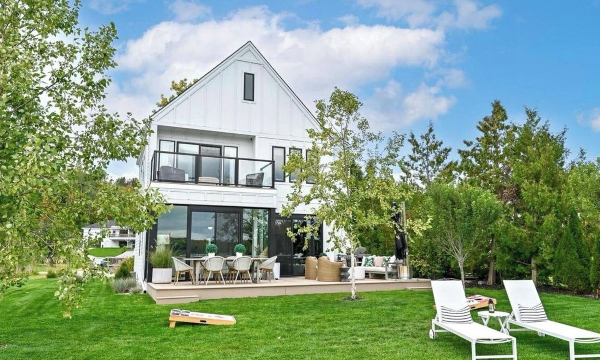 Rubicon House | Gorgeous 3-bedroom lakefront house with AC on charming Big Cedar Lake!