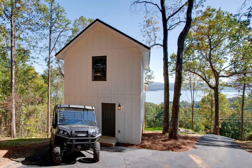 Groveoak Cabin | Gorgeous Cabin Great for Groups or Families with Jacuzzi, Fire Pit and Views in Alabama
