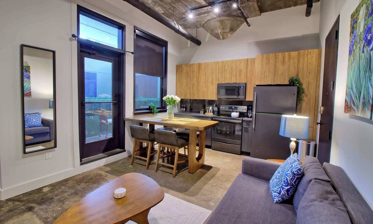 Midtown Hotel | Gorgeous Ultramodern 2BR Loft + Patio
