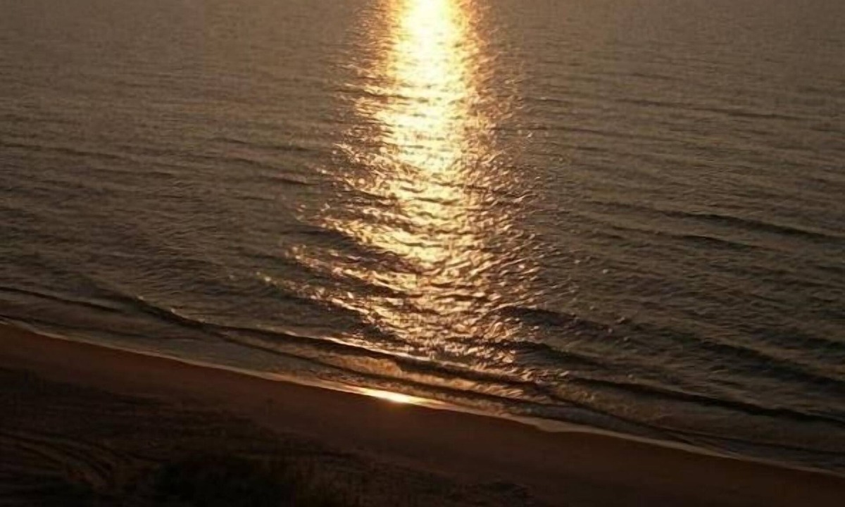 Lake Michigan Beach Villa | GREAT END OF SUMMER dates still available. Book before they are filled!