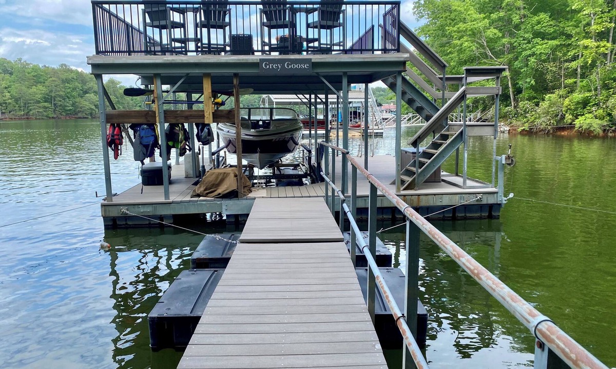 Dawsonville House | Grey Goose on Lake Lanier with Deep Water Dock, 3 Kayaks & 1 Paddle Board incl.