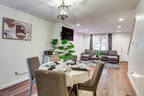 Logan - Ogontz - Fern Rock House | Groups & Pets Welcome! Spacious Philly Rowhouse