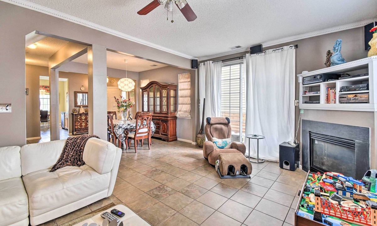Fox Hill - Grandview Cottage | Hampton Home w/Fireplace + Close to Beaches!