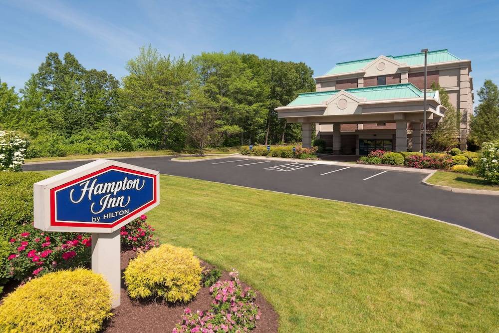 Windsor Hotel | Hampton Inn Hartford Airport