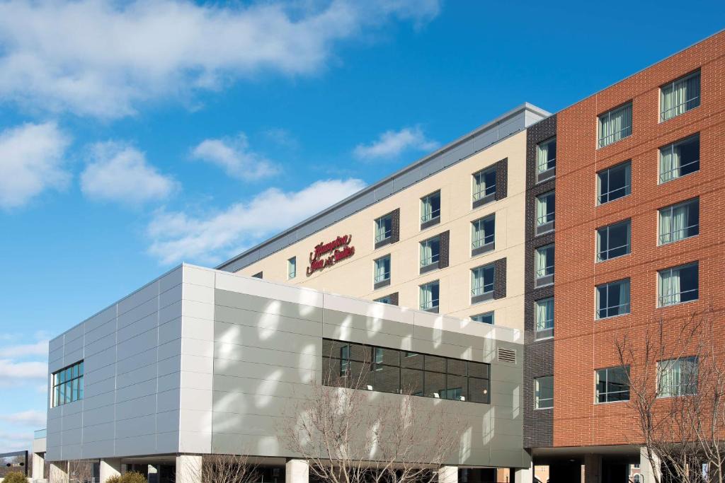 Midtown Hotel | Hampton Inn & Suites Grand Rapids Downtown