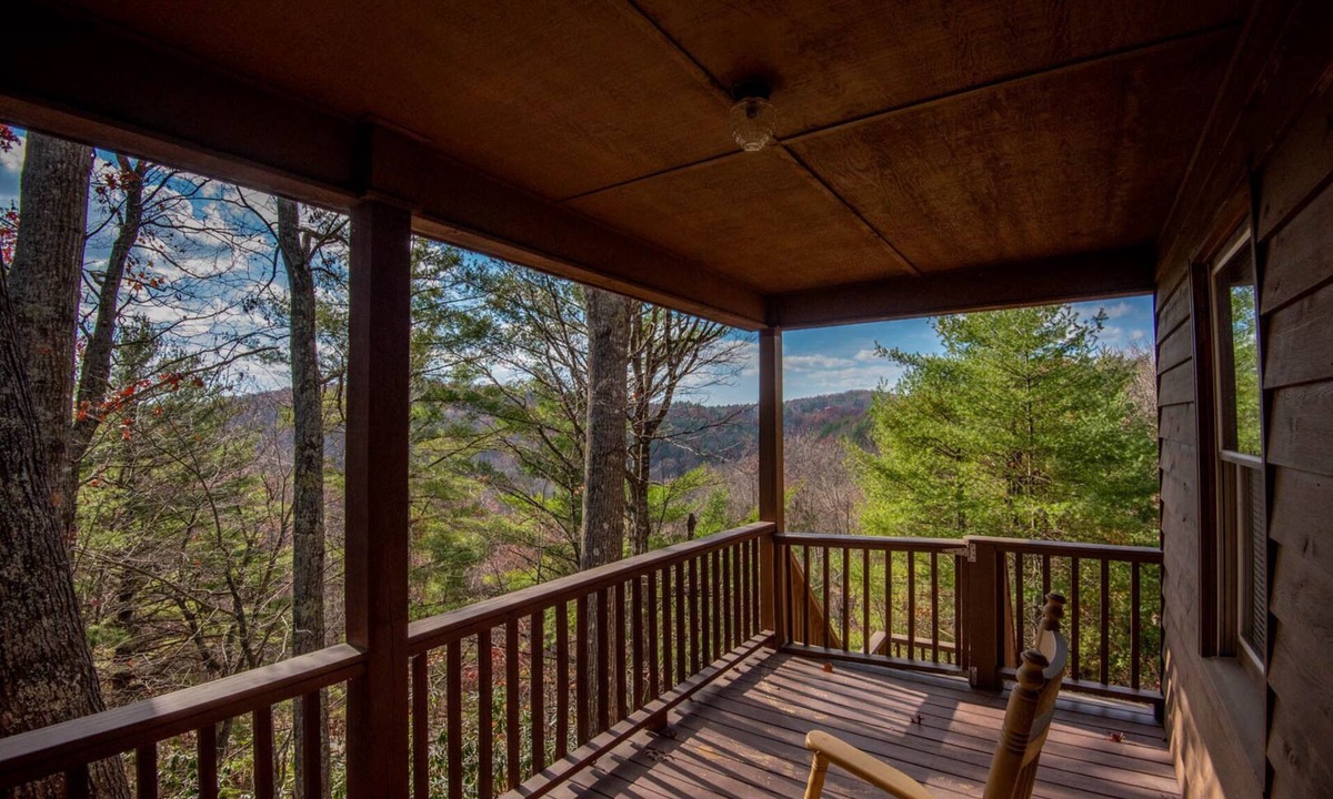 Fleetwood Cottage | Happinest Vacation Cottage | Chic, Modern Interior | Covered Porch & Hot Tub