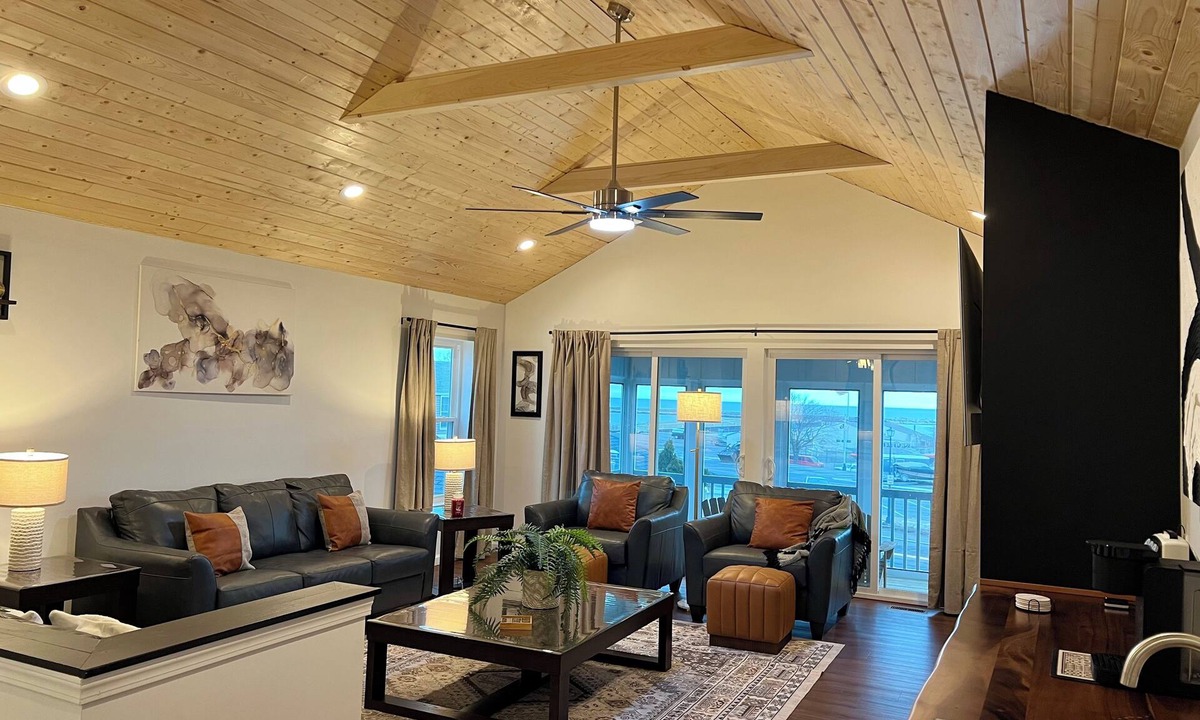 Oswego House | Harbor Lights Retreat in Oswego NY, Across from Lake Ontario/Wrights Landing