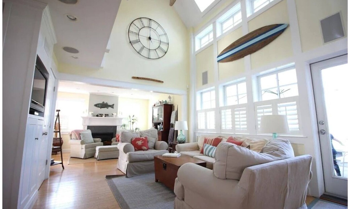 Narragansett House | Harbour Island Coast House, FALL midweek DEALS -quiet beaches with great weather