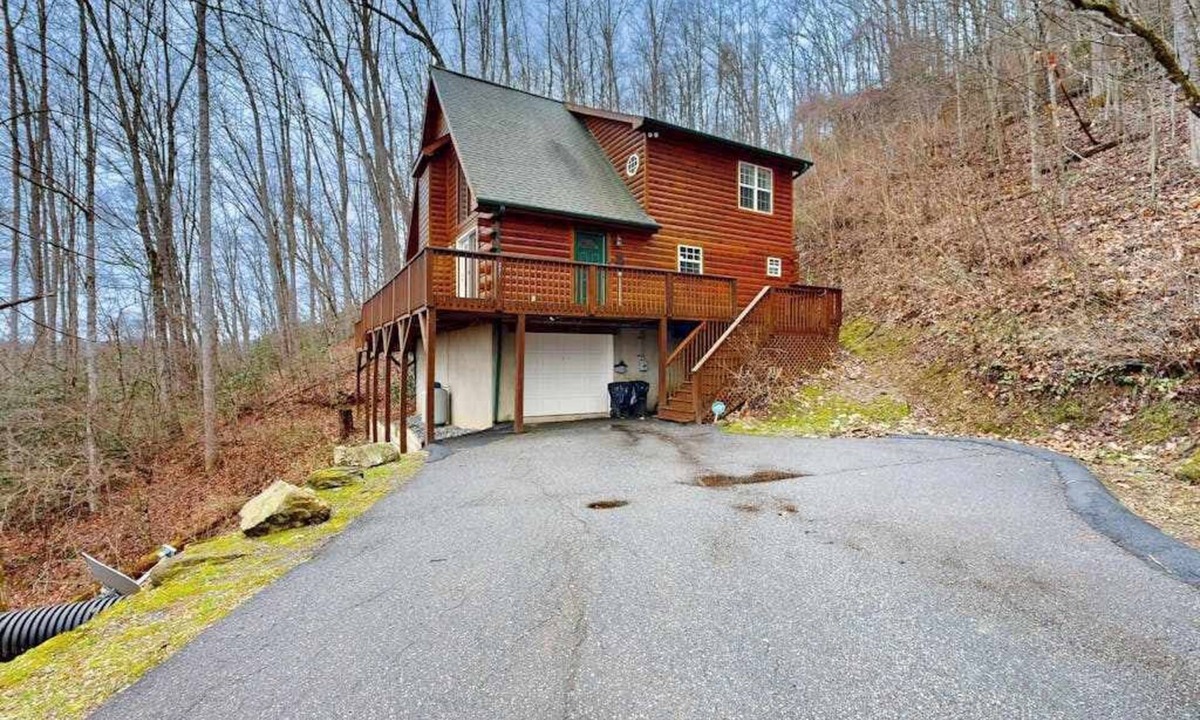 Sylva House | Hawks Landing
