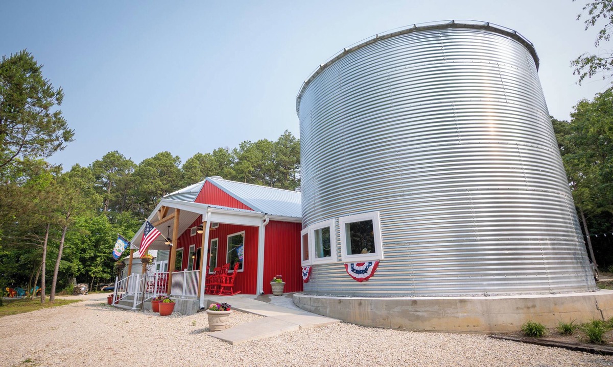 Mount Sterling Bed & Breakfast | Hermann Grain Bins BNB and Retreat Center whole complex