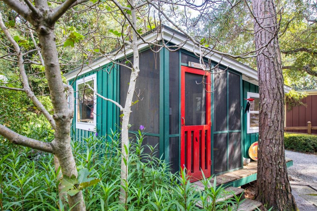 Grayton Beach Bed & Breakfast | Hibiscus Coffee & Guesthouse