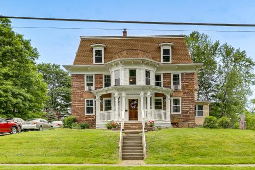 Middletown House | Historic Home 3 Mi to Middletown Main Street