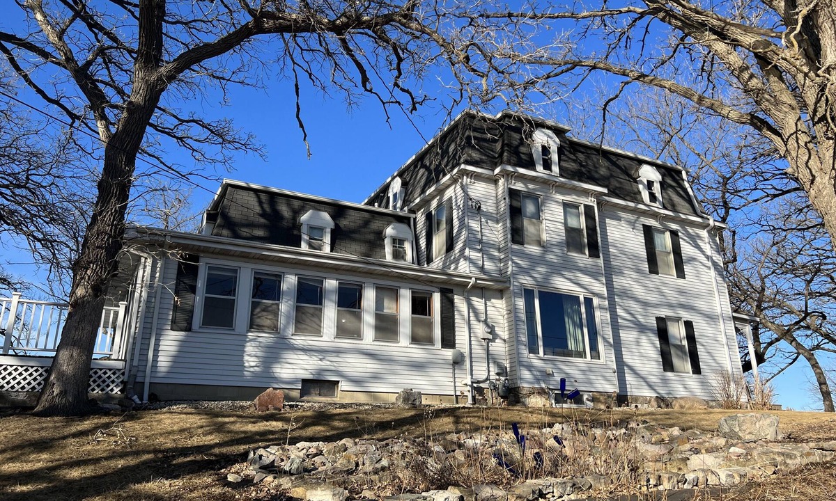 Clear Lake House | Historic Oaks House Restored w/10 BRs, 4.5 Baths Sitting on 2 Acres of Oak Trees