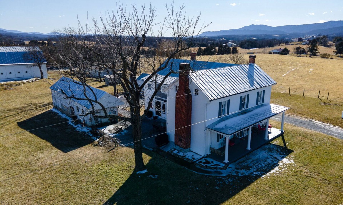 Stanley House | Historical Property, Mountain View’s quiet country life.