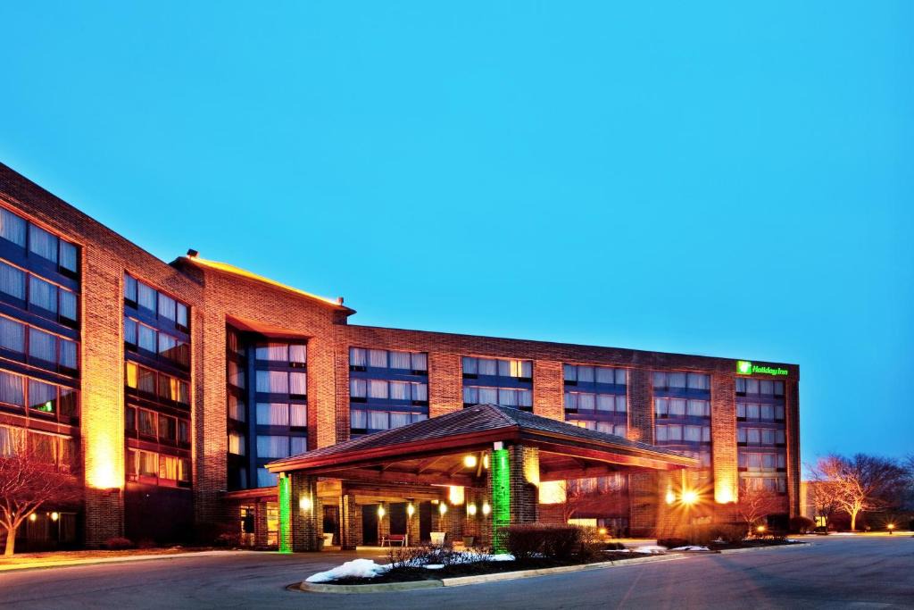 Village of Lakewood Hotel | Holiday Inn Chicago Nw Crystal Lk Conv Ctr by IHG