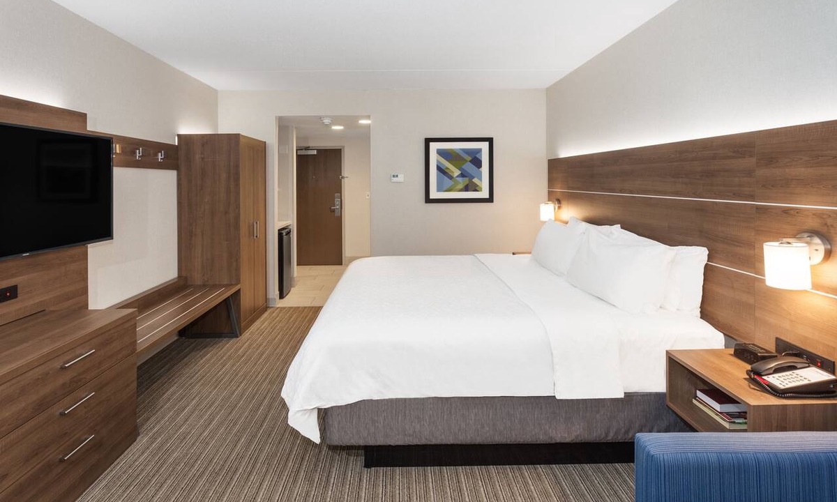 Woonsocket Hotel | Holiday Inn Express Hotel & Suites Providence-Woonsocket by IHG
