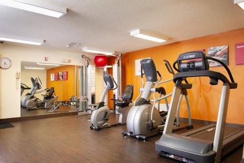 Hayward Hotel | Holiday Inn Express & Suites Hayward by IHG