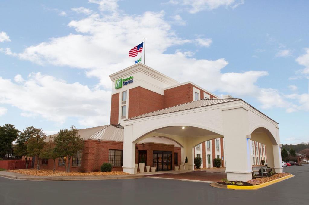 Fredericksburg Hotel | Holiday Inn Express Fredericksburg - Southpoint by IHG