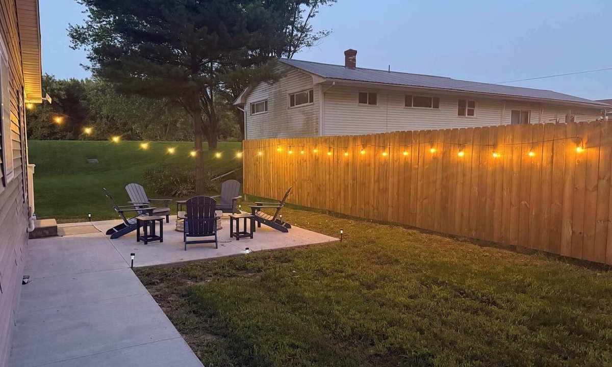 Guttenberg House | Hooks & Honkers Hideout